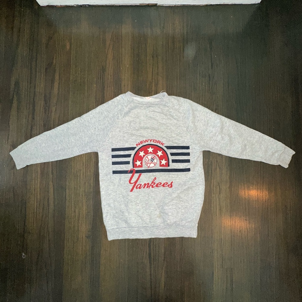VINTAGE MLB New York Yankees Gray women’s Sweater Size XS Y2K PLAYOFFS